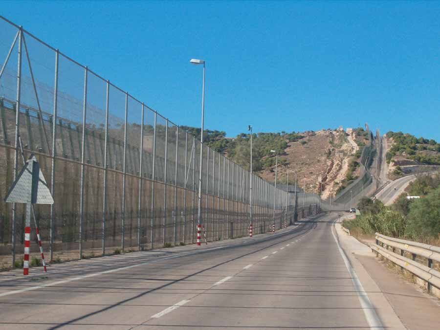 dividing_wall_3-7374491