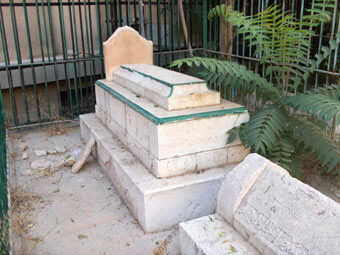 ibn_tamiyyah_grave-6046104